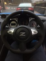 370Z, Juke- re-profiled + flat bottom, dark grey alcantara 9002 sides, smooth leather top-bottom + blue centre band, blue 1318 stitching.jpg