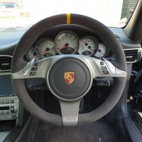 997.2 Manual (MFSW with PDK buttons) - Original thickness, Dark grey Alcantara 9002 + Yellow leather centre stripe, Dark grey 416 stitching