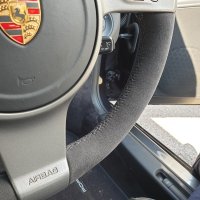 997.2 Manual (MFSW with PDK buttons) - Original thickness, Dark grey Alcantara 9002 + Yellow leather centre stripe, Dark grey 416 stitching