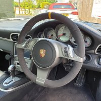 997.2 Manual (MFSW with PDK buttons) - Original thickness, Dark grey Alcantara 9002 + Yellow leather centre stripe, Dark grey 416 stitching