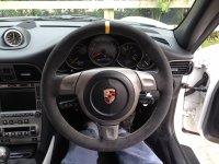 997,987 round airbag - dark grey Alcantara 9002 + yellow centre band, yellow stithing 1