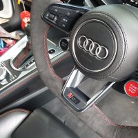 TTRS-mk3-Original-thickness-Dark-grey-Alcantara-9002-Red-Dinamica-centre-stripe-Reds-titching-4