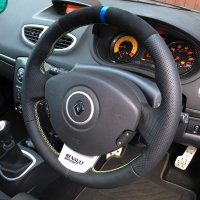 Clio 3 RS 200 - Perforated leather on sides, Smooth bottom, Alcantara only on top section + Blue centre stripe at 12 o'clock, Yellow stitching 1