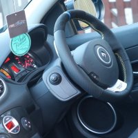 Clio 3 RS 200 - Perforated leather on sides, Smooth bottom, Alcantara only on top section + Blue centre stripe at 12 o'clock, Yellow stitching 2