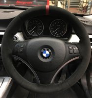 e82 e90 sport - padded, black alcantara 9040, + red centre stripe at 12 o'clock, M-stitching