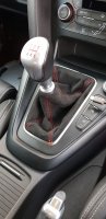 Focus ST mk3.5 - Black Alcnatara on sides, Smooth leather topbottom + Red centre stripe, Red stitching 3