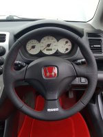 Civic-Type-R-Perforated-leather-on-sides-Smooth-top-bottom-Red-stitching-MOMO-embrioreid-in-White