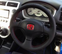 Civic Type-R ep3 -slightly thicker, perforated sides, smooth top-bottom + black centre stripe, red stitching 2