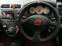 Civic-Type-R-slightly-thicker-perforated-sides-smooth-top-bottom-Red-centre-stripe-red-stitching-3