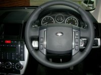 Discovery 3 - thumb grips built up, perforated leather on the sides, smooth top-bottom, black stitching