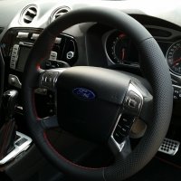 Mondeo-Titanium-2010-–-Padded-2mm-with-Thumb-grips-more-pronounced-Perforated-leather-on-sides-Smooth-topbottom-Red-stitching-3