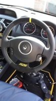 Megane 2 RS - perforated leather on the sides, dark grey alcantara 9002 top-bottom + yellow centre strip at 12 o'clock, yellow stitching 1