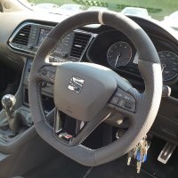 Leon-Cupra-Manual-Slighlty-thicker-Perforated-leathe-ron-sides-Dark-grey-Alcnatara-9002-top-bottom-Light-grey-sentre-stripe-Light-grey-412-stitching-2