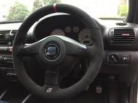 Leon-Cupra-R-2004-Black-alcantara-Red-centre-stripe-at-12-oclock-Red-stitching-Gear-knob-and-gear-gaiter-1