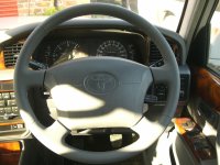 Toyaoto-Land-Cruiser-peforated-sides-smooth-top-bottom-grey-stitching