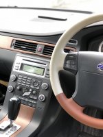 Volvo-V70-Mk3-2009-Ivory-light-cream-leather-on-sides-and-top-section-Brown-ONLY-bottom-Brown-stitching-1
