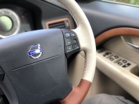 Volvo-V70-Mk3-2009-Ivory-light-cream-leather-on-sides-and-top-section-Brown-ONLY-bottom-Brown-stitching-2