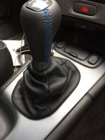 wheel-Volvo-V70-–-Padded-Perforated-leather-on-sides-Smooth-top-bottom-Darker-blue-816-stitching-2