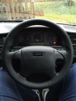 wheel-Volvo-V70-–-Padded-Perforated-leather-on-sides-Smooth-top-bottom-Darker-blue-816-stitching