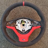 X5 X6 E70 E71 M-sportwith paddles - Dark grey alcantara 9002 + red centre band at 12 o'çlock, M-stitching & Lower trim - red alcantara 1
