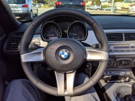 Z4-E85-SE-No-Buttons-Slightly-thicker-Perforated-leather-on-sides-Smooth-nappa-top-bottom-Mid-grey-stitching-1